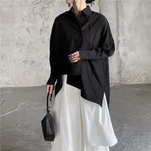 デザイン性のある不規則なシルエットの黒い長袖シャツ【ダークスタイル】
