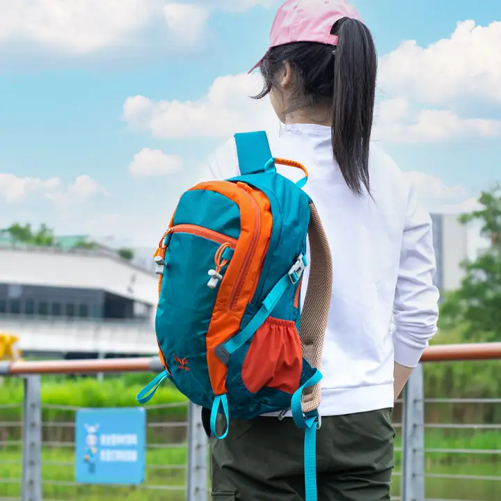 軽量のアウトドア用リュックサック【防水・登山用・女性向け】