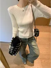 シンプルなリブニットトップス【女性用・ラウンドネック・長袖・タイトフィット・体型カバー】