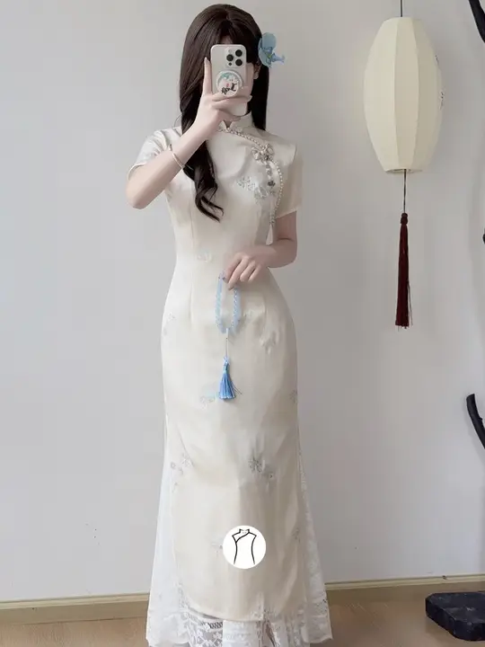 白色の醋酸刺繍チャイナドレス【若者向け・美しいデザイン・インナー対応】（セットアップ対応）