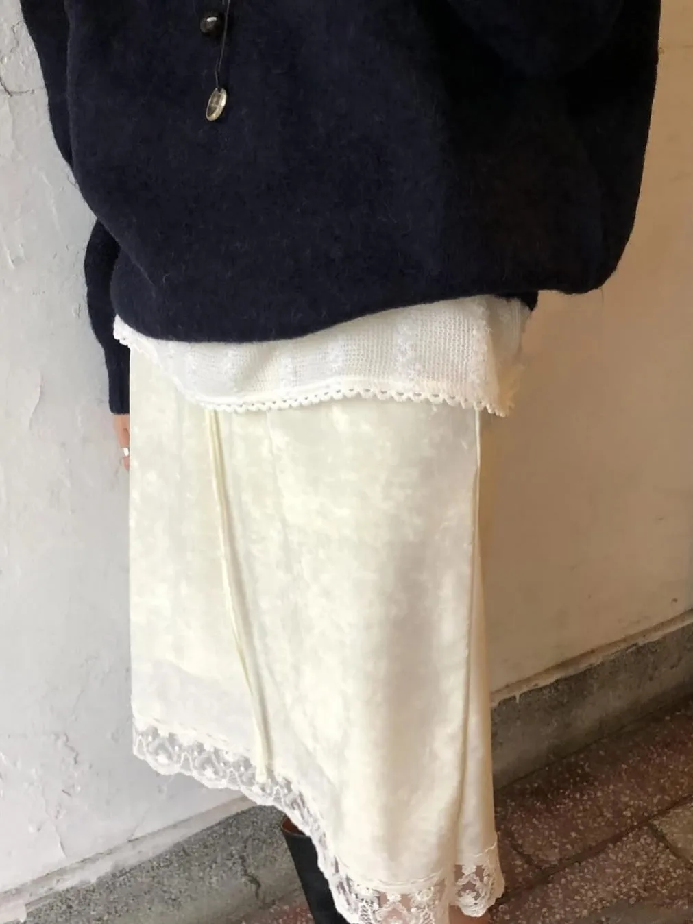 フランス風 シンプルなサテンレース付きハイウエストスカート：2026年春先にぴったりのゆったりストレートデザイン