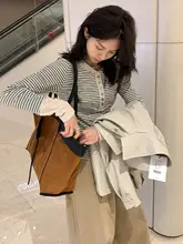 デザイン性のあるボタン付きヘンリーネック長袖Tシャツ【レトロカラーブロック・ストライプ・女性用】