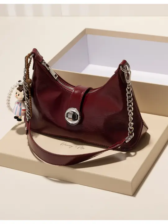 高級感あふれるシンプルなデザイン！ファッショナブルな脇下バッグ【通勤用・肩掛け・斜め掛け】