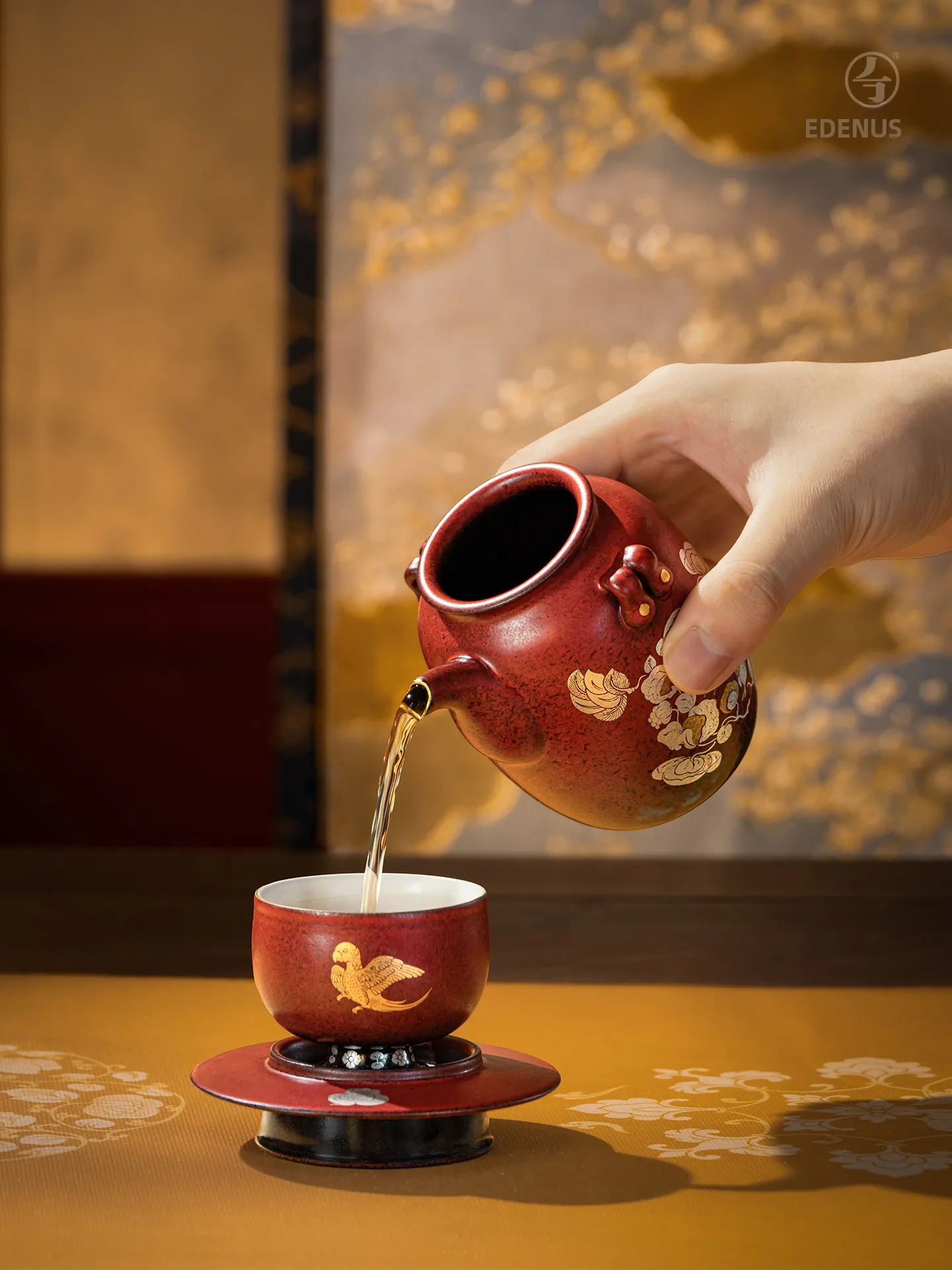 高級感ある功夫茶器：中国風陶器セットのデザインと実用性