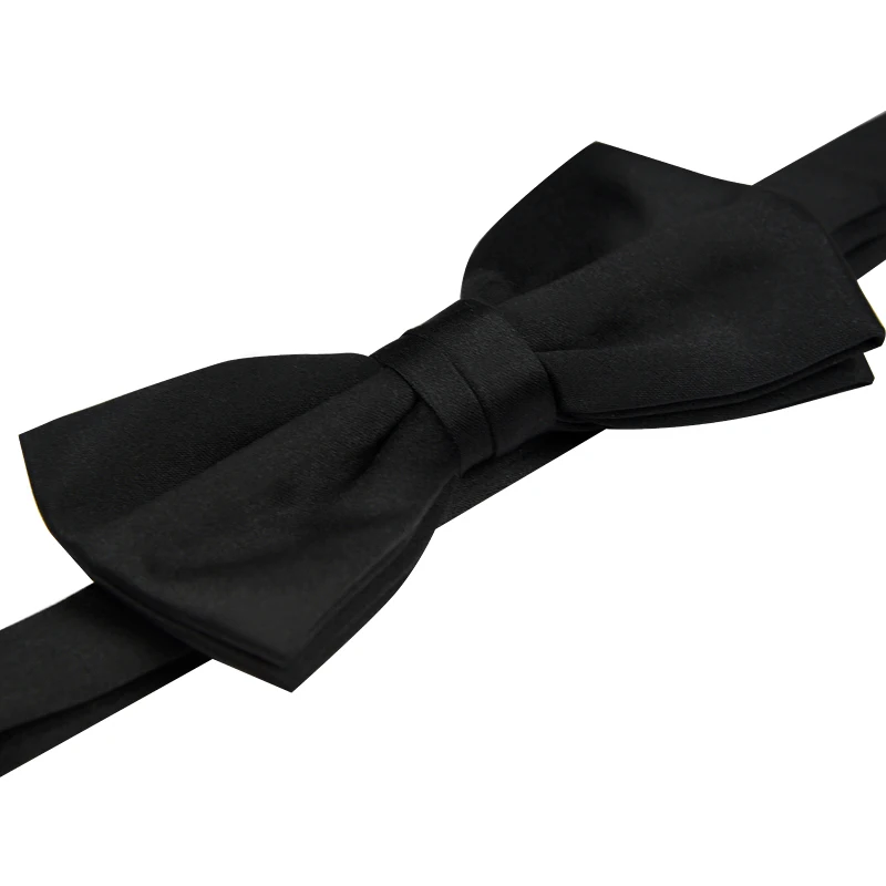 クラシックデザインのブラック蝶ネクタイ：ascot tieとbowtieの違いを解説