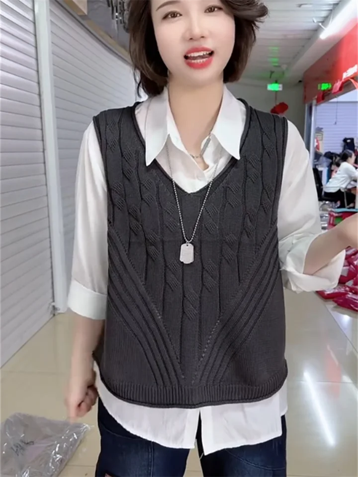 ファッショナブルなノースリーブカーディガン【極上の柔らかさ・Vネック・フィット】（セットアップ対応）