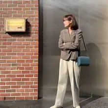 グレーのショートジャケット【レディース・カジュアル・英倫風・春秋用】（セットアップ対応）