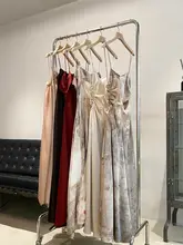 エレガントなフレンチスタイルのバックレスキャミソールワンピース【ラグジュアリー・夏用・シックなデザイン】