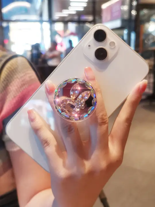 クリスタルウサギデザインのスマホスタンド【スワロフスキー風・貼り付け式・デスク支え・持ち運び便利】