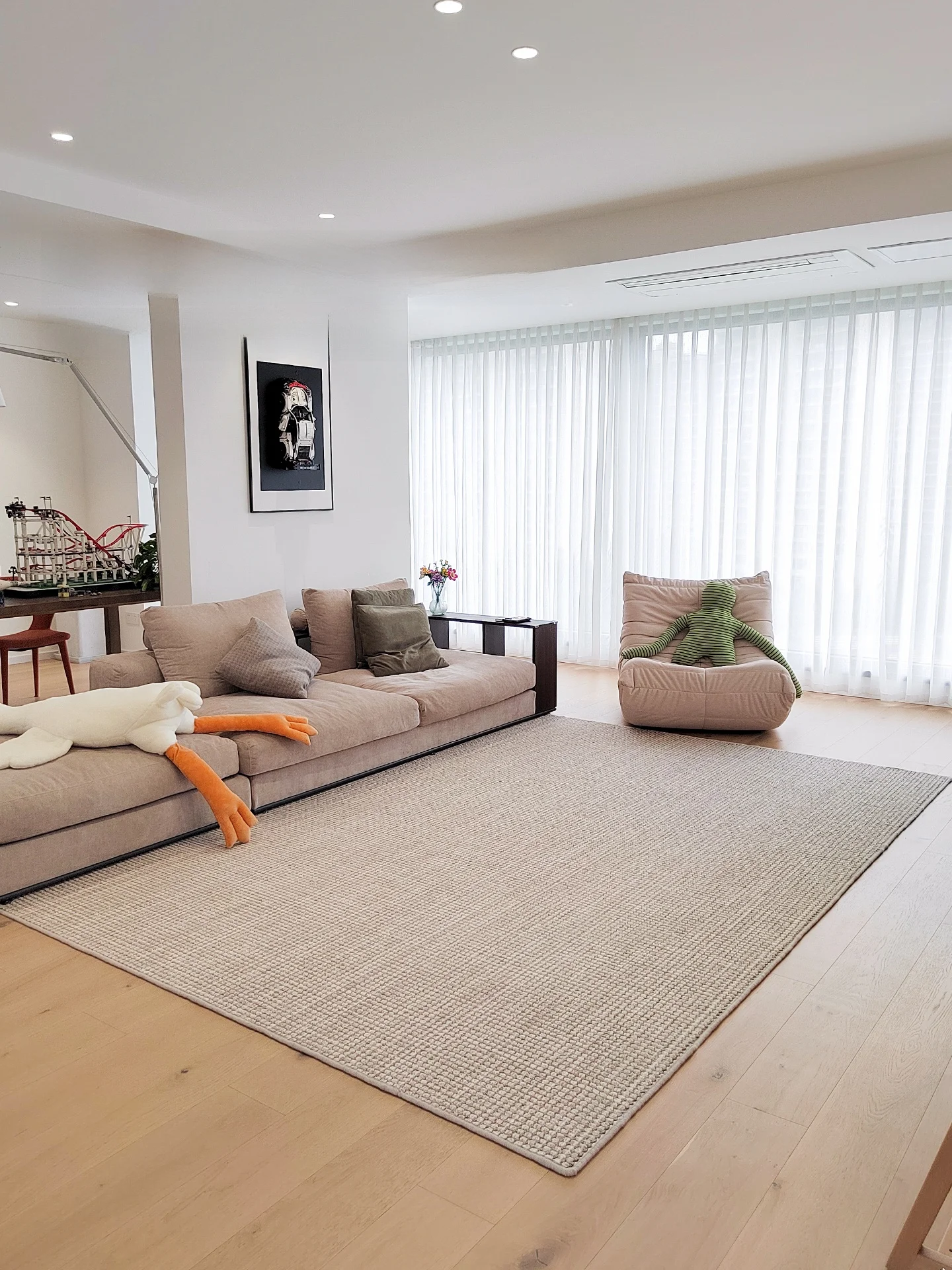 韓国カフェ風の部屋に欠かせない、どこにでも置ける「ラグマット」はどれがおすすめ？