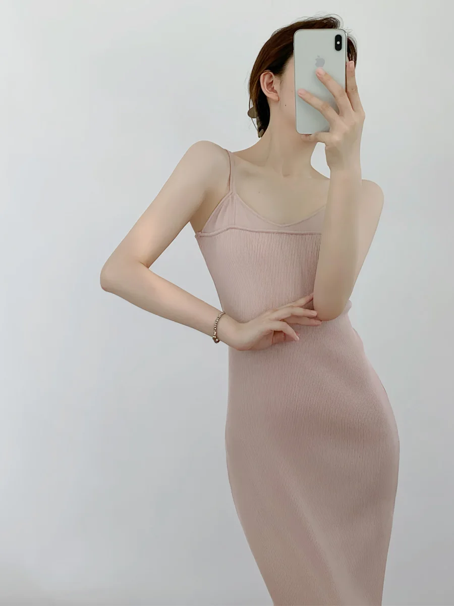骨格ストレート キャミワンピースは、通勤に着るべきなのか？