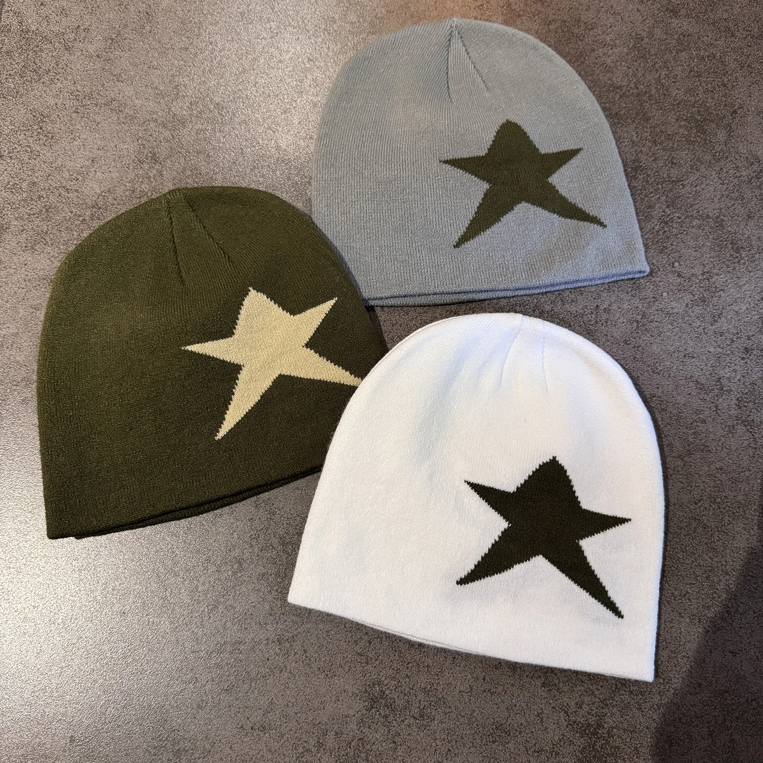 NY hat とは？シンプルな五角星ニット帽が解決する、通勤と冬の寒さの悩みとは