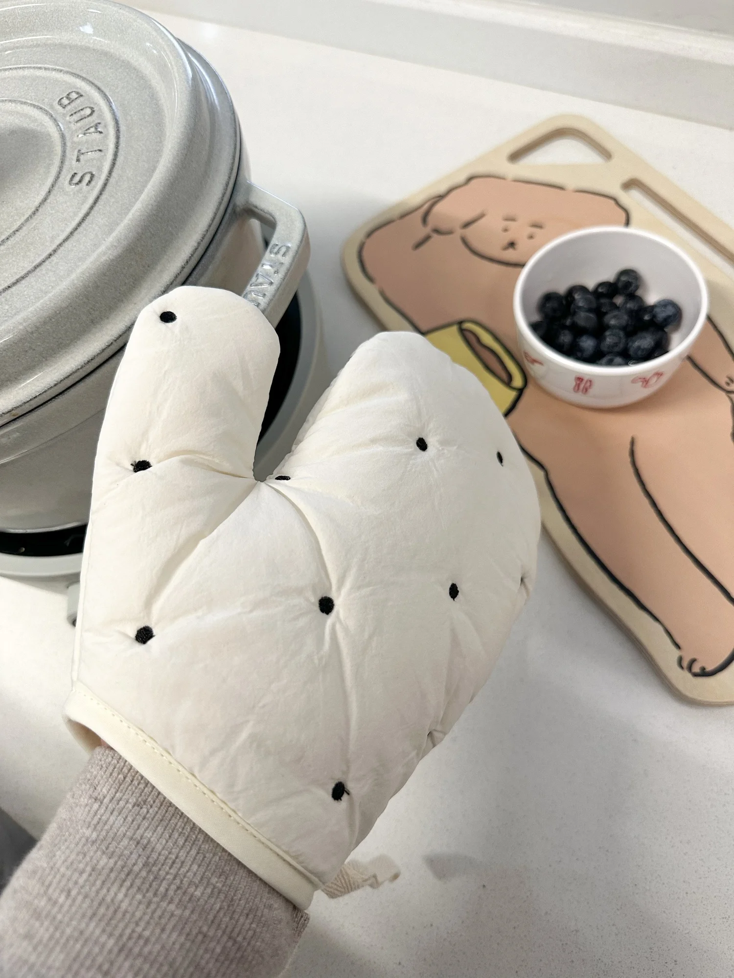 防護手袋はオーブンや電子レンジ対応で高温環境でも焼けないのか？