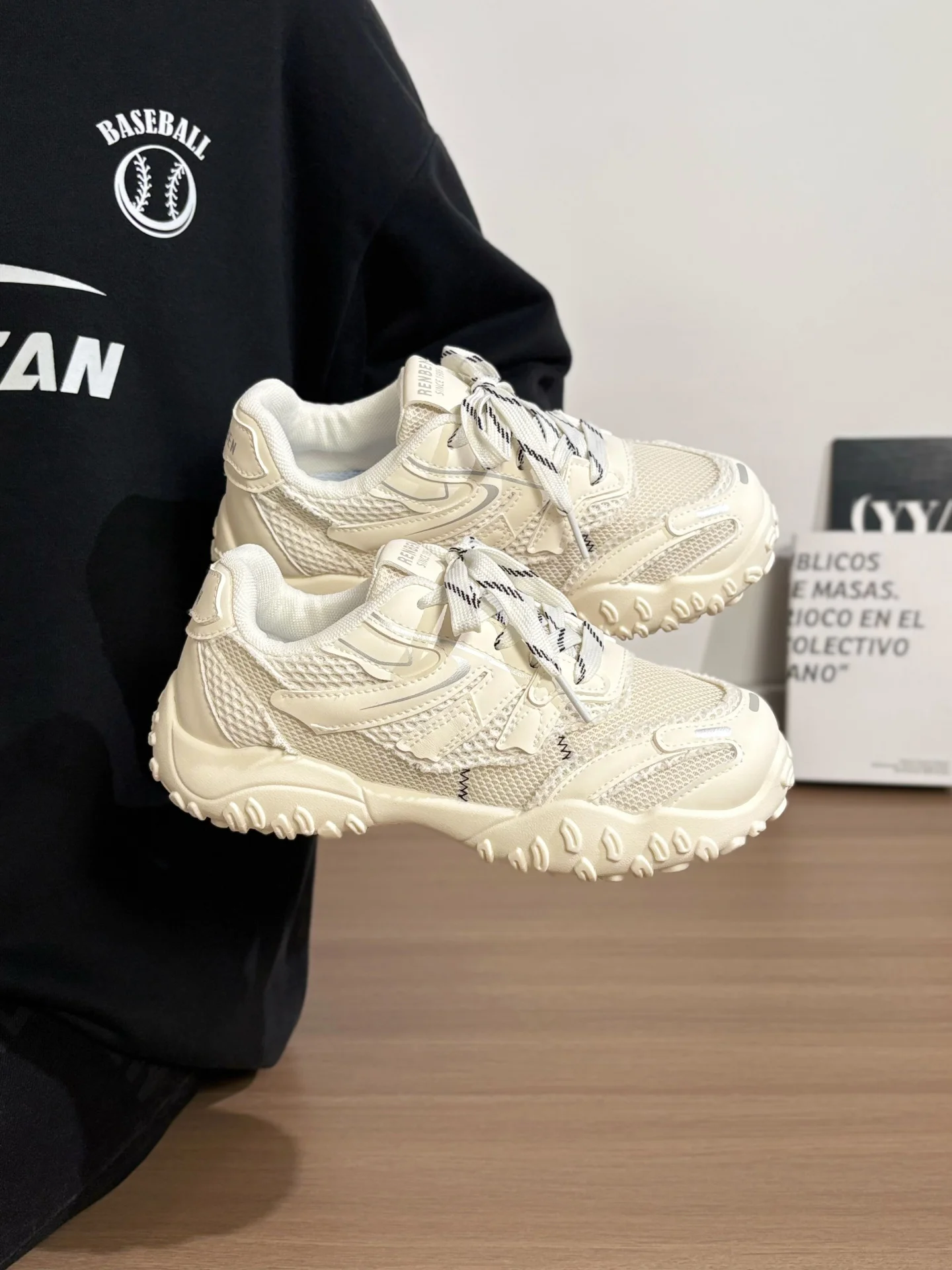 通気性のあるアウトドア登山シューズ：女性向け厚底モデルの日常使い実績と性能解析