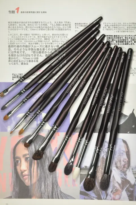 柔らかい毛のアイシャドウブラシセット【コスメ用・目元・口元・ハイライト・ブラシ12本】（セットアップ対応）