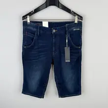 軽量で快適なスリムフィットメンズハーフパンツ【ウェア】