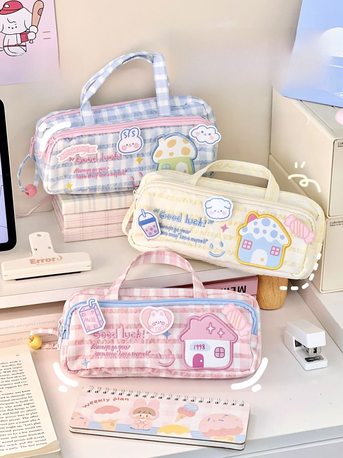 お文具さん トートバッグ：大容量二層刺繍ペンケースの実用性とデザイン特性