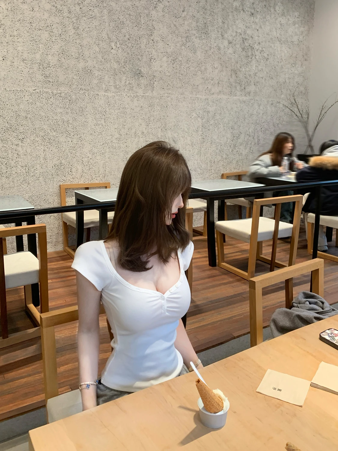 大人可愛い服 50代コーデ 完全ガイド｜色・柄・シーン別選び方