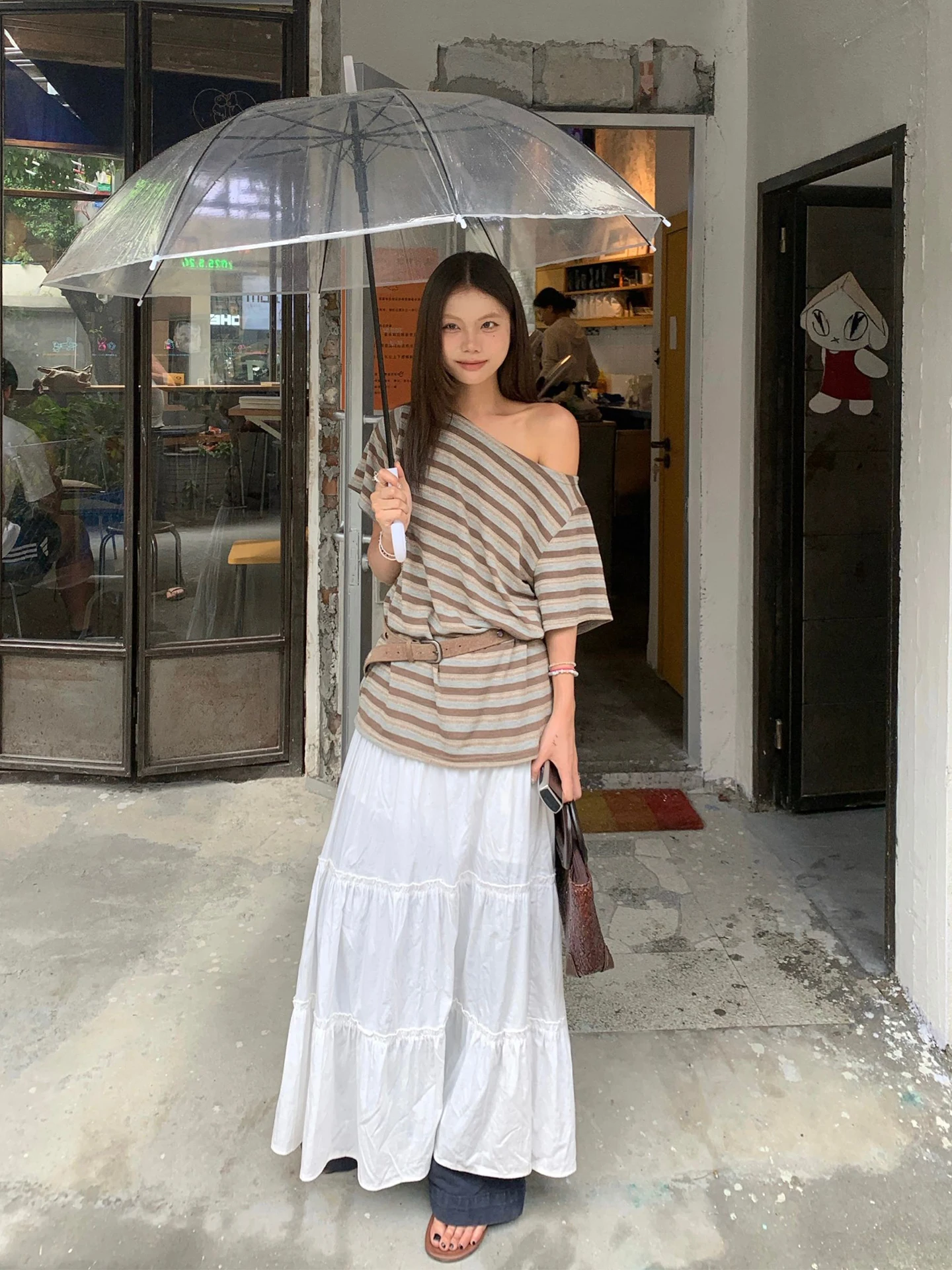 ストライプデザインの斜め襟ショートスリーブTシャツ【レディース・フィット・夏用・肩出し】