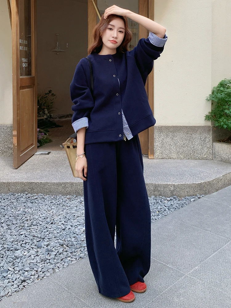 20代の女性が今、選ぶべきネイビーブルーのカジュアルセットは？