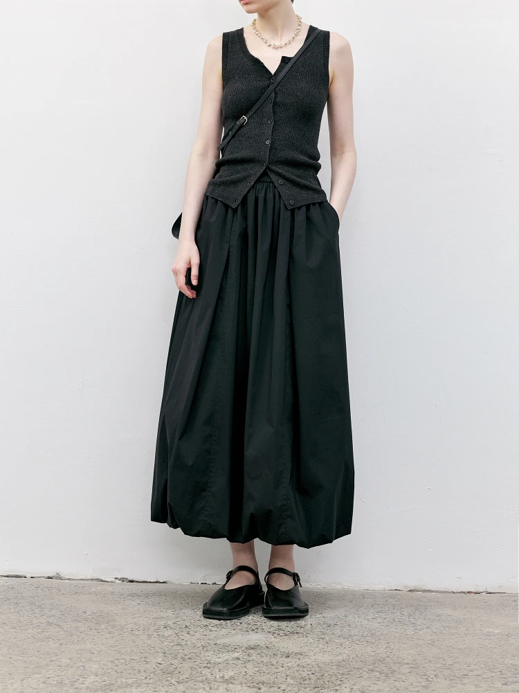 大人可愛い服 40代コーデの完全ガイド｜風に揺れるフリルが心を癒す秘密