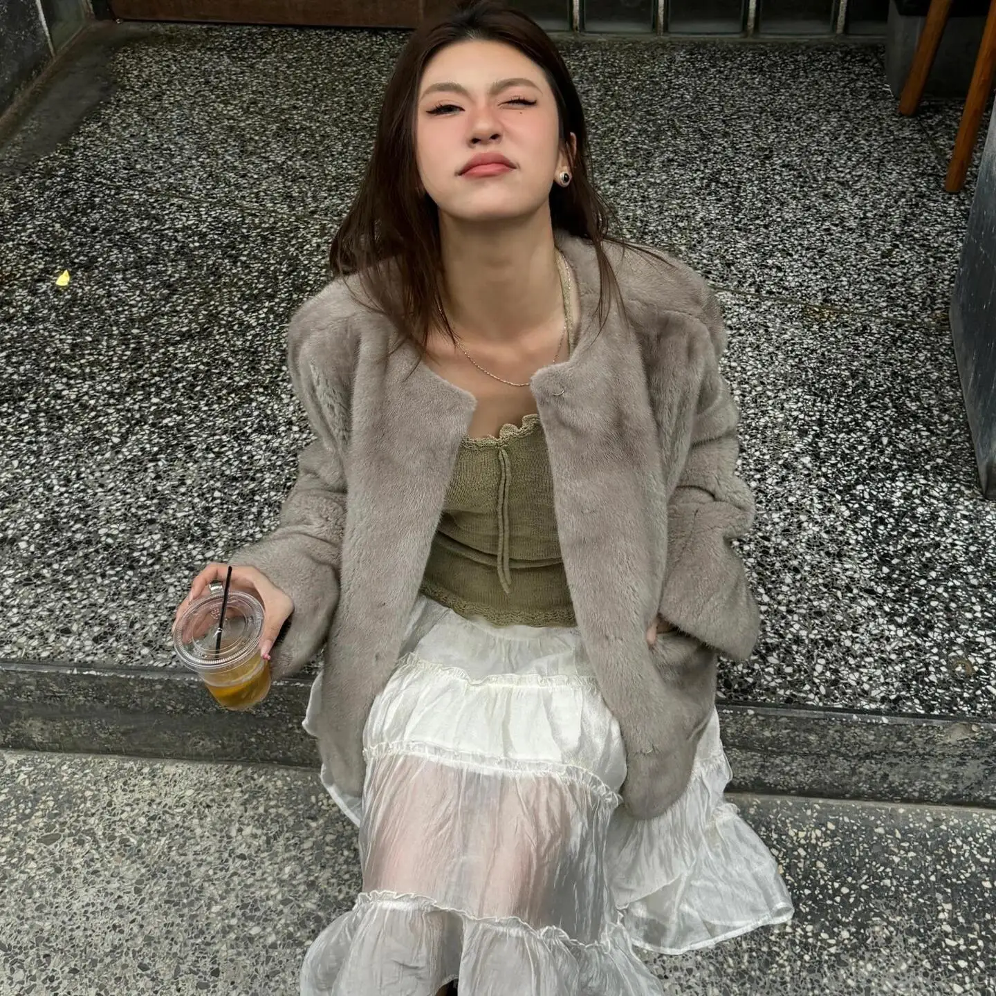 20代のファッションで悩むなら、今こそ「白いケーキスカート」を選ぶべき？