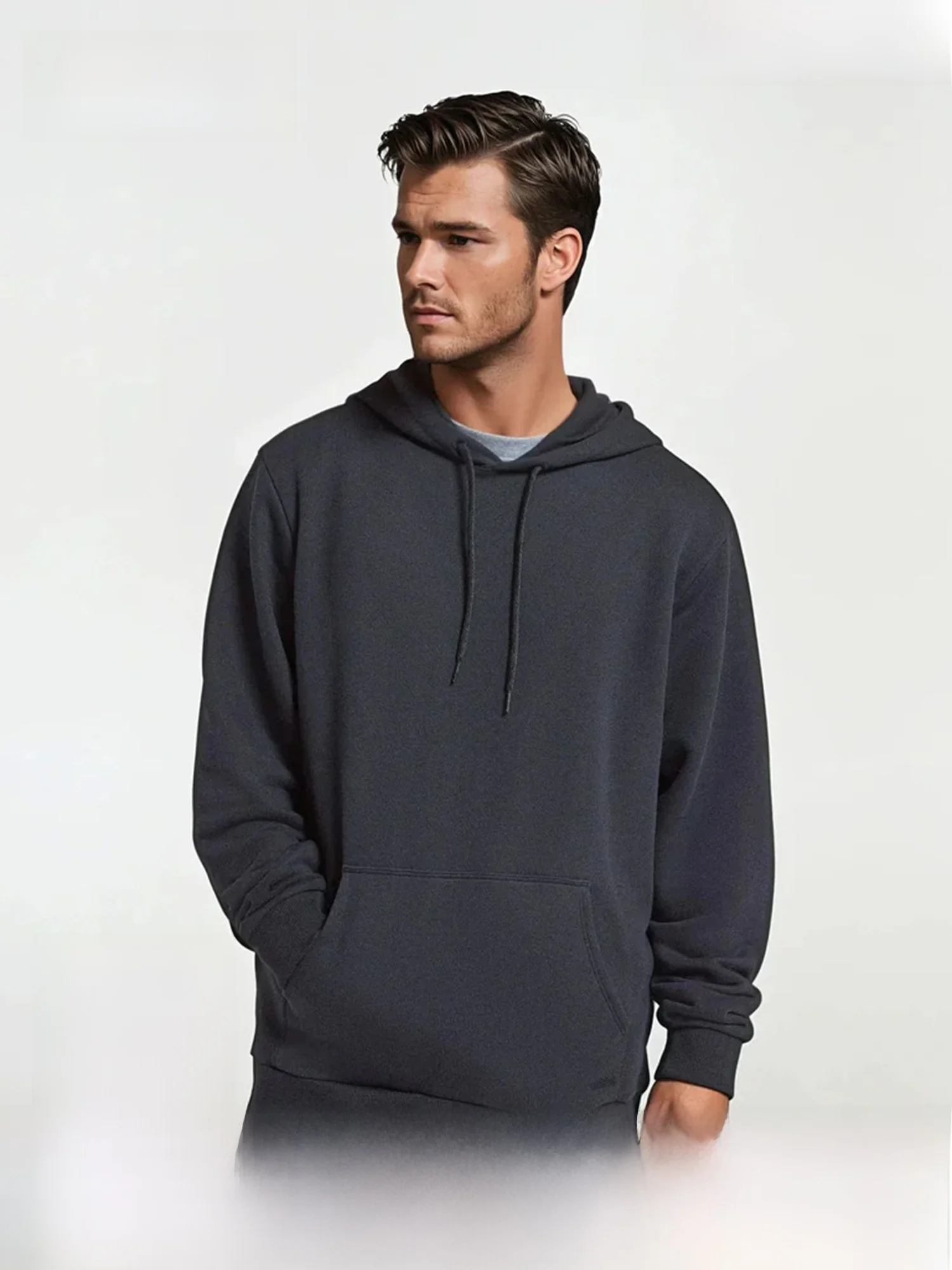 ストリートファッションの本質を学ぶ：ウール混紡スウェットシャツの着こなし術