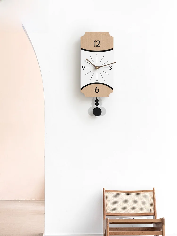 リビングに時計を置くなら、どんなデザインが心を和らげてくれるの？
