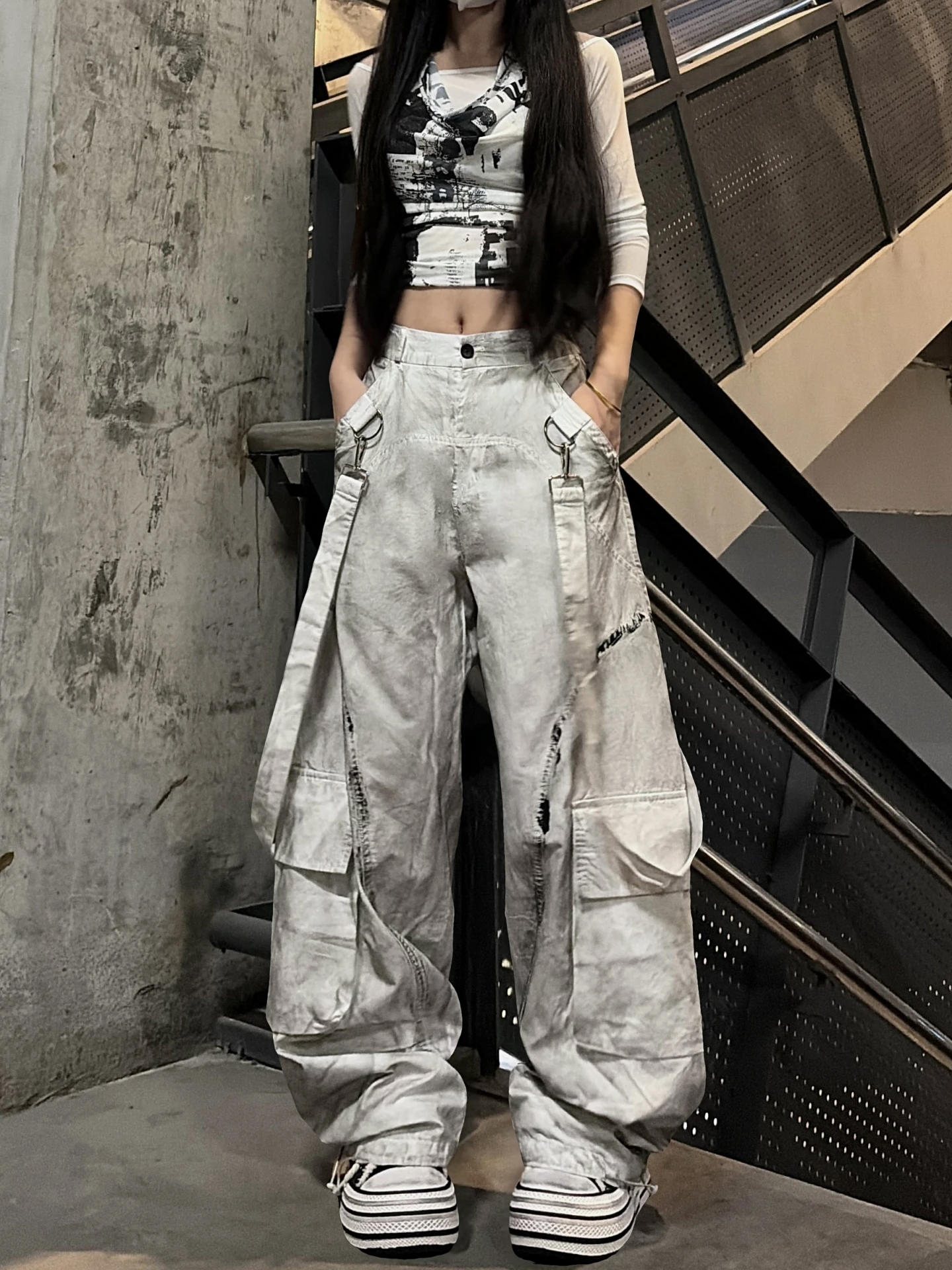 ストリートスタイルのペイントデザインワイドパンツ：美式インスピレーションと親肤性のバランス