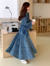 おしゃれなデニムカーディガン付きキャミソールとスカートの女性用コーディネート（セットアップ対応）