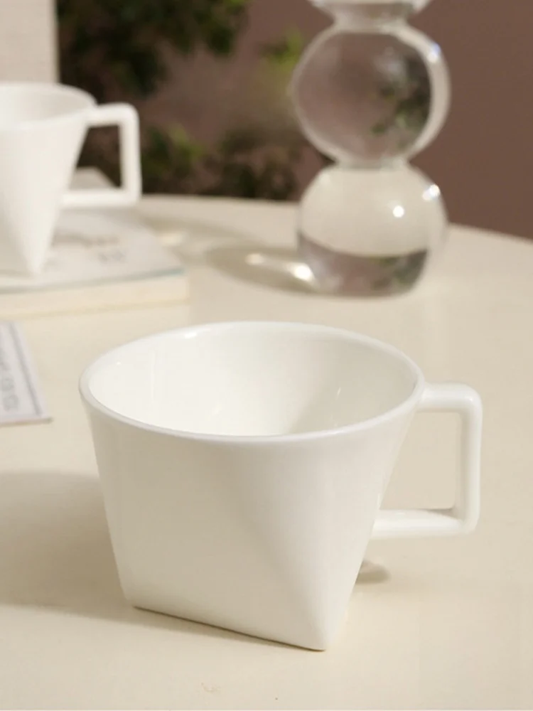 JOJO'S LIFE PD コルテックス 三角形デザインのカフェマグカップ：陶器素材の耐熱性とデザインの実用性を検証
