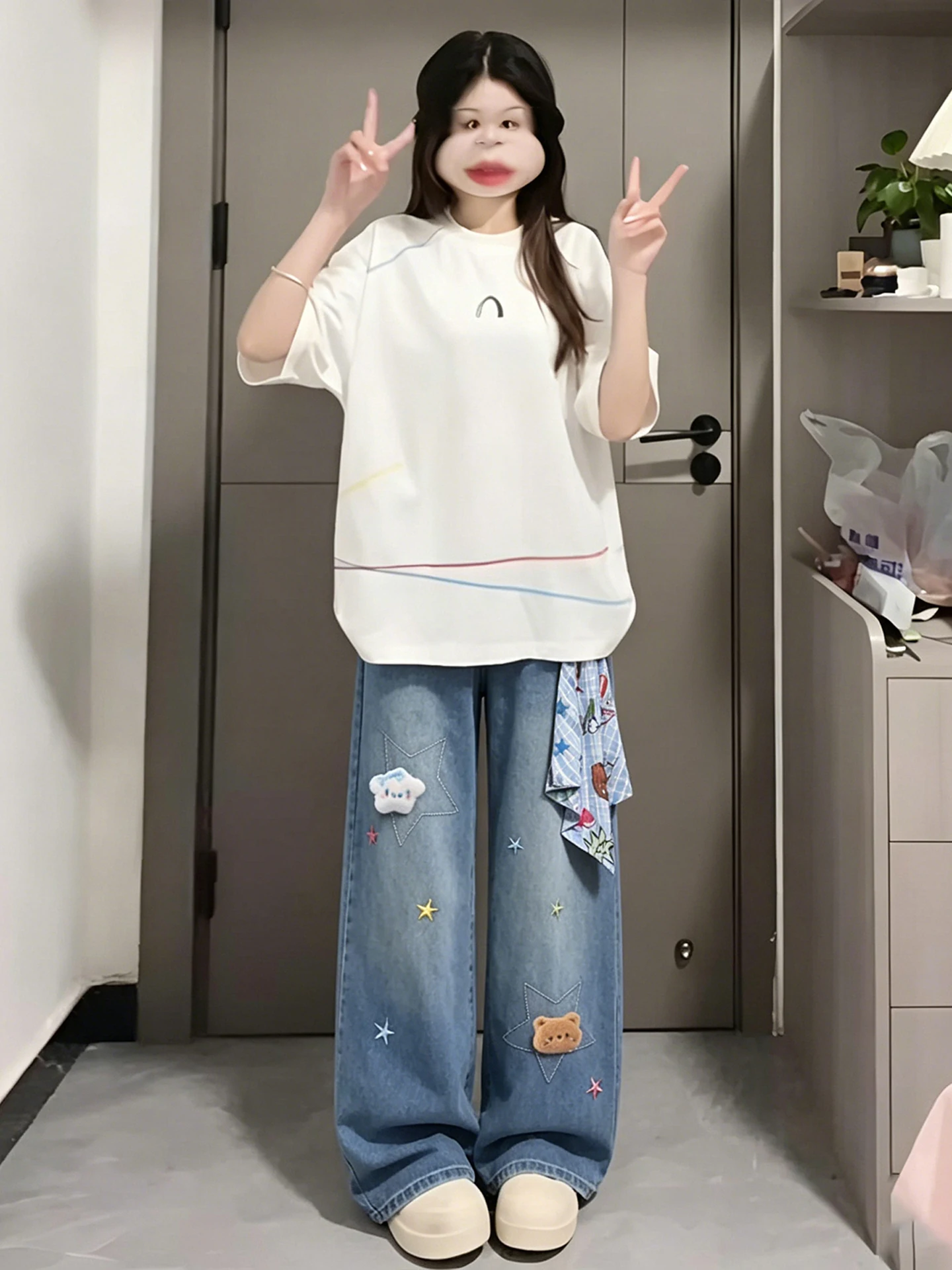 刺繍付きデニムパンツは、本当に「着るだけで気分が上がる」の？
