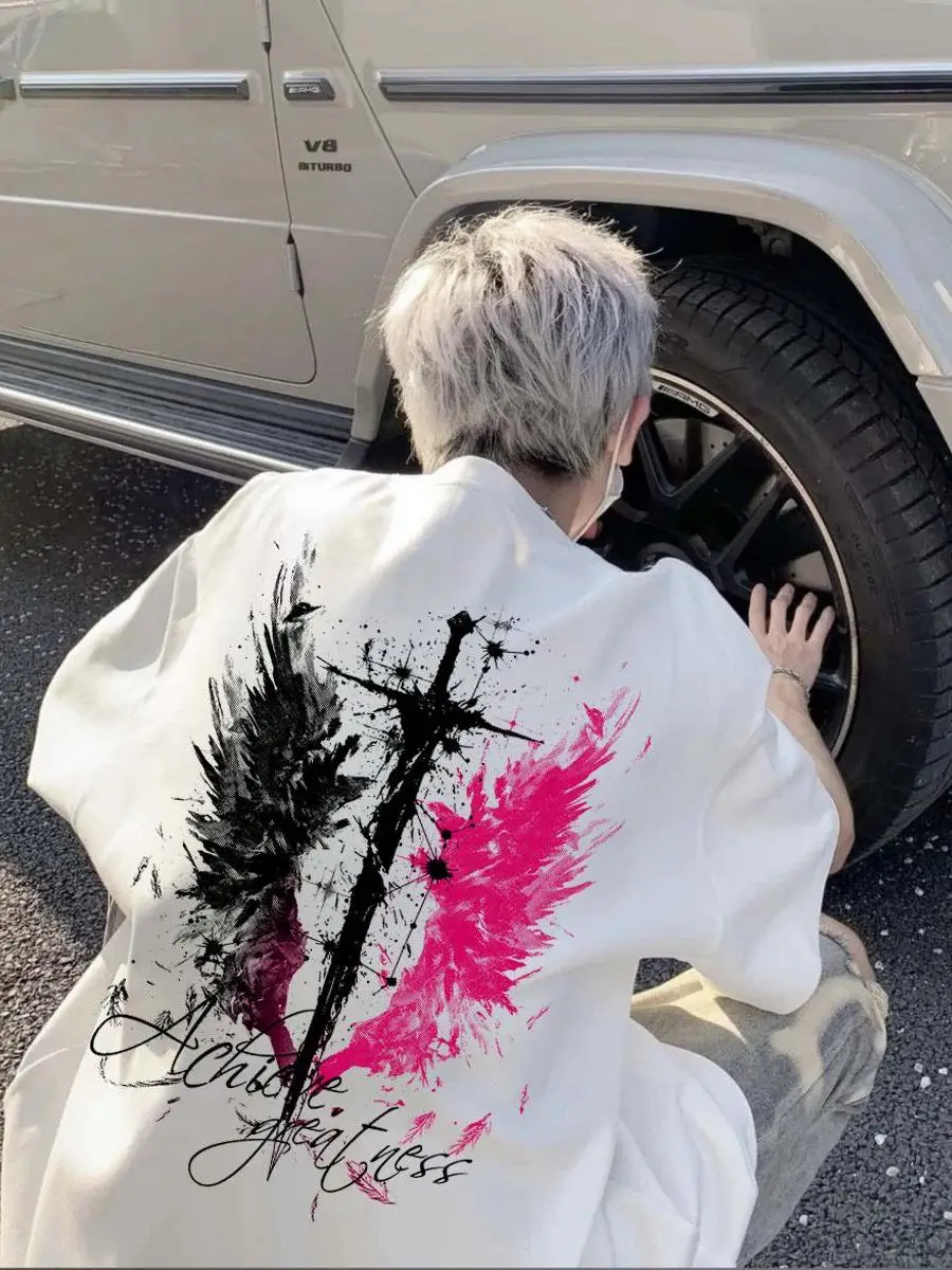 グラフィックTシャツはどう選ぶ？デザインの種類や価格帯、シーン別で解説