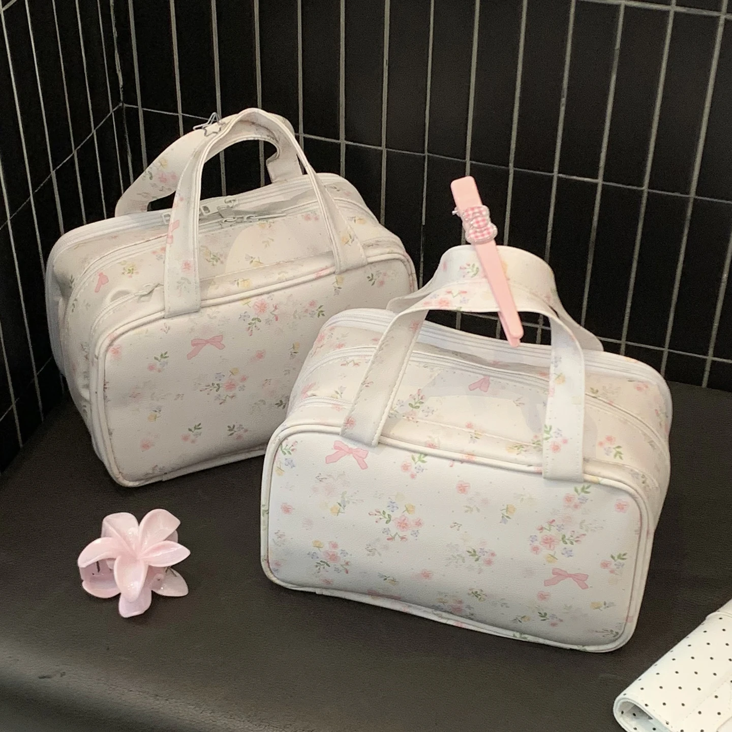 浴衣カバン メンズ向けの小物収納：可愛いフラワープリントコスメポーチの実用性と使い分け