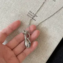 シンプルなデザインの銀色瓶型ペンダントネックレス【ロングセーター用・女性向け・アクセサリー】