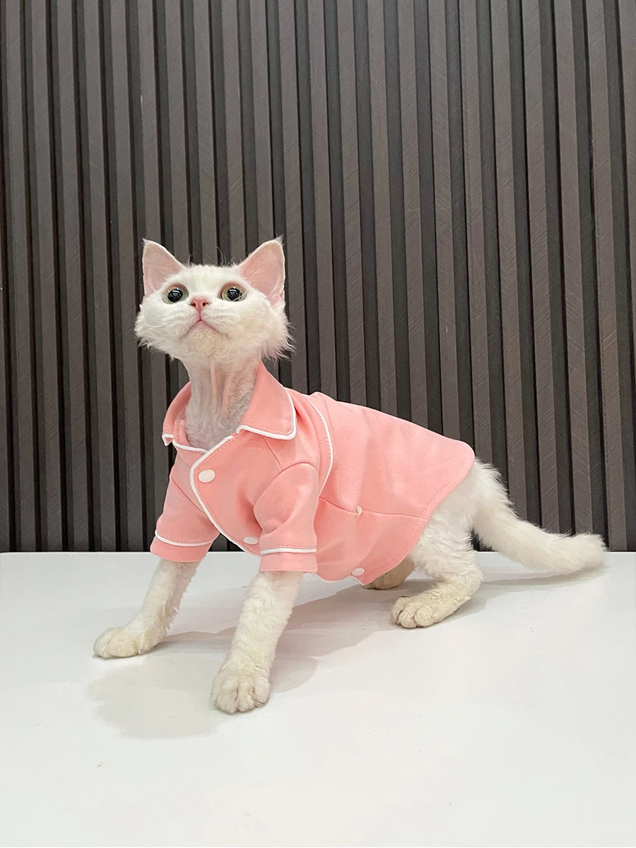 軽やかで快適なコットンパジャマはスフィンクス猫の日常に最適