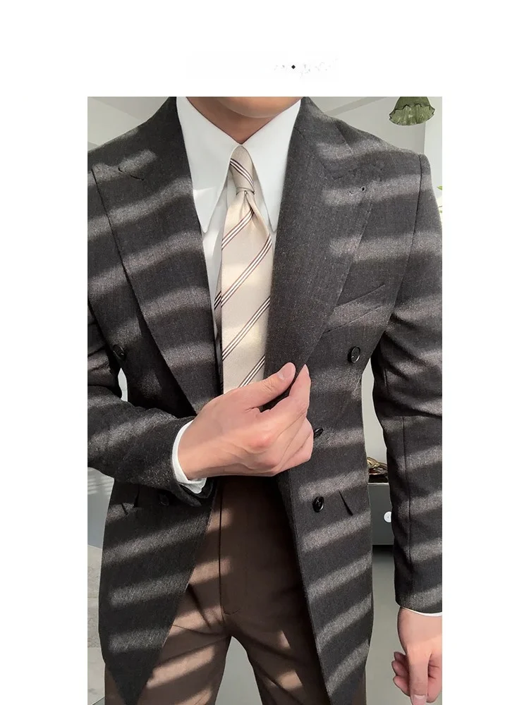 40代の男性に合うネクタイは、シンプルすぎるか？フォーマルすぎるか？