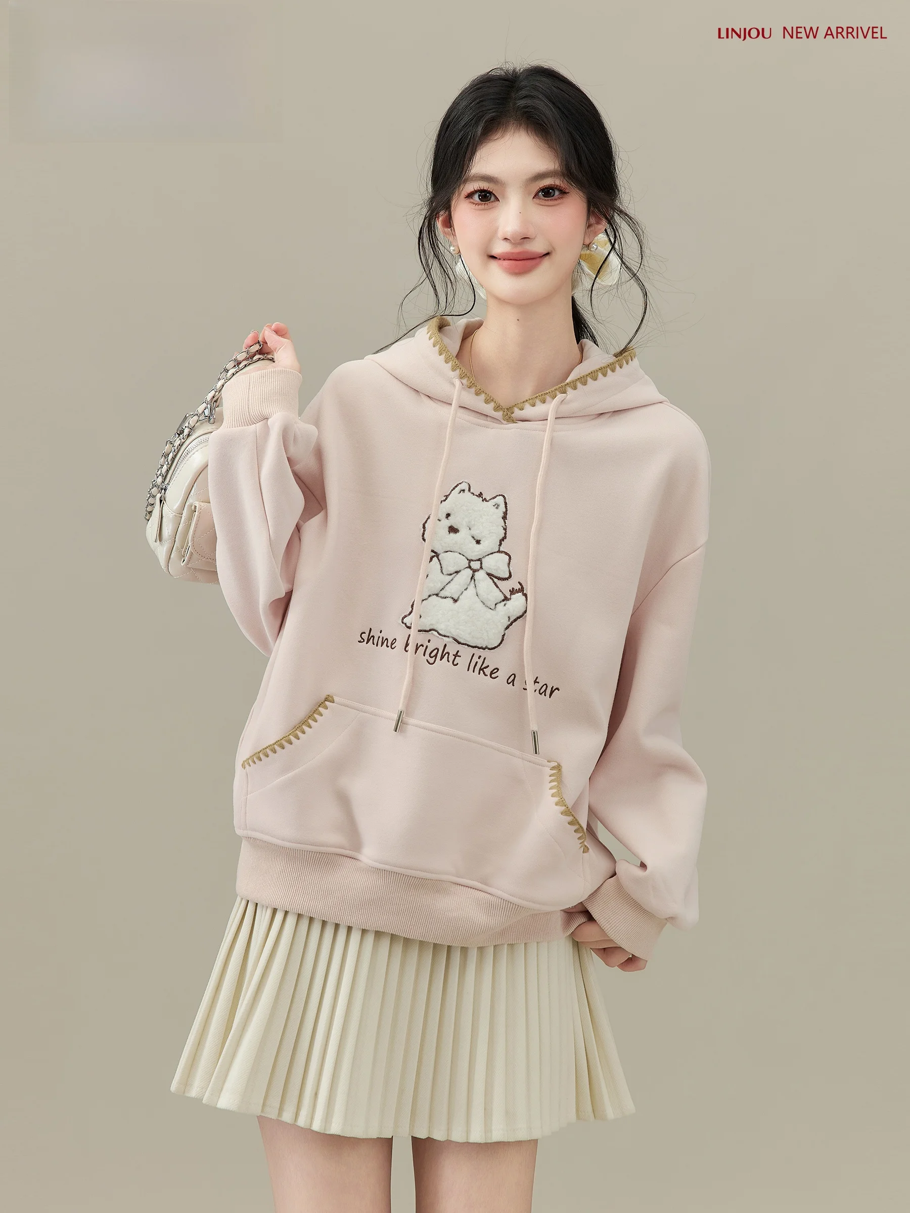 ピンクフーディー【刺繍デザイン・ゆったりシルエット】：かわいいスウェットとしての実用性と選定基準