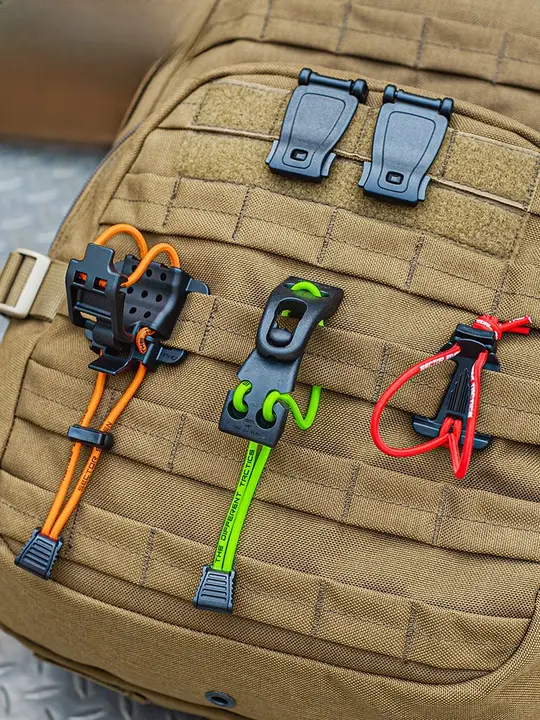 第7区 モール拡張ストラップ付き アウトドア登山用バックパック【アイスアックスクリップ・ボディバッグ機能・固定カラビナ】