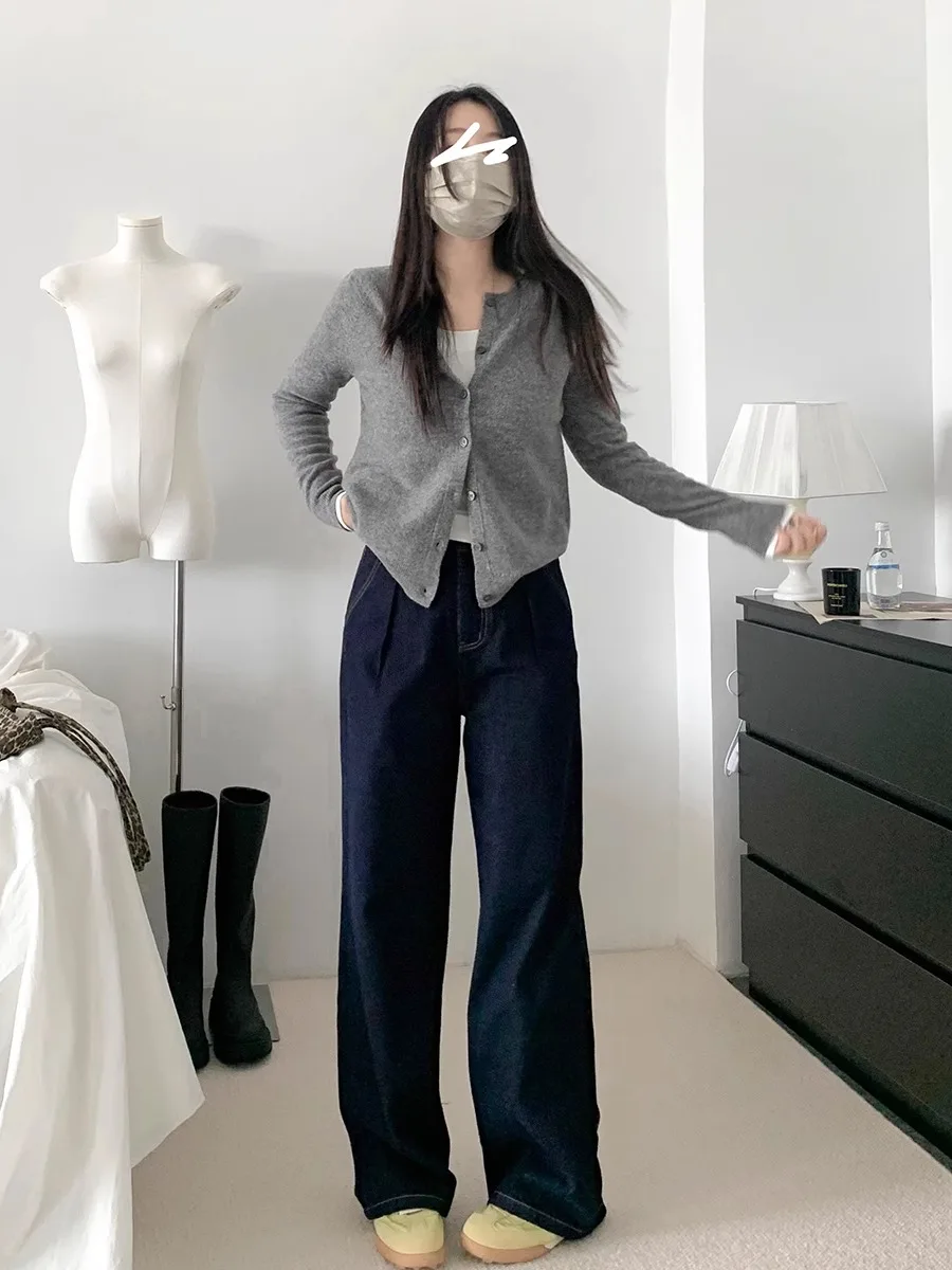 デニム コーデの基本ルールと実際の選び方｜深青色ワイドストレートのバランス