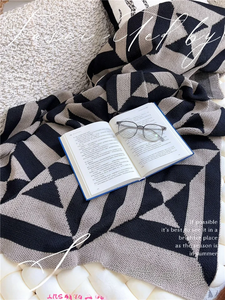 北欧風 チェック柄 ショール【極上の柔らかさ・季節兼用・ソファやベッドに最適】