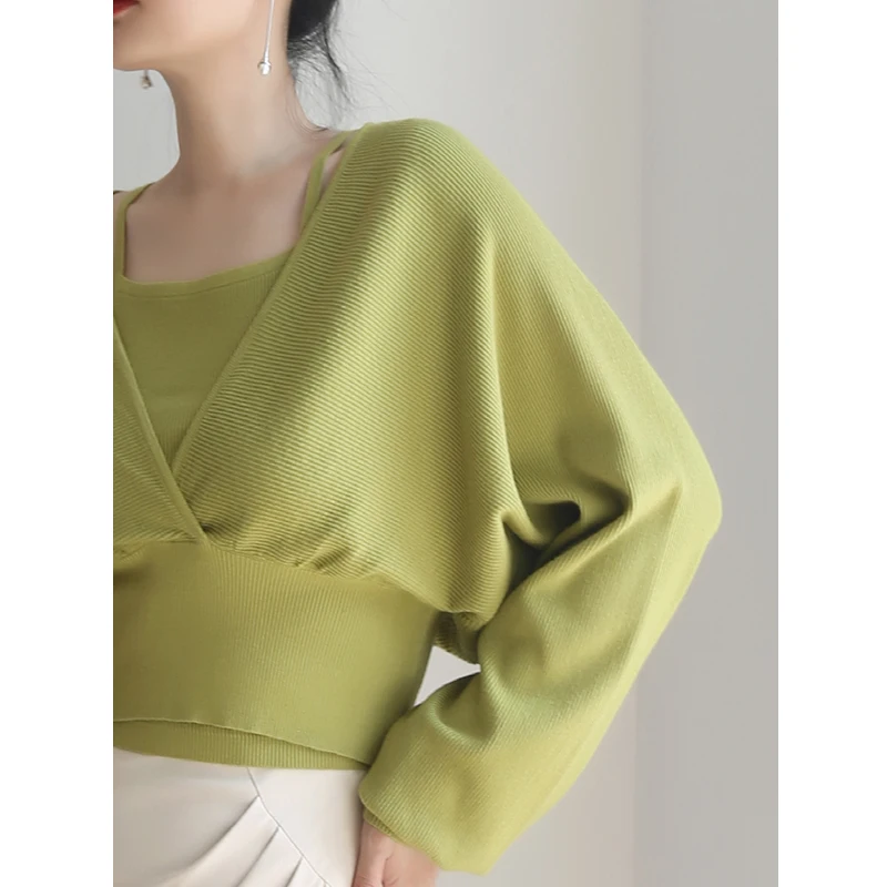 冬服ニットはピチッとしたものにすべき？それともシンプルな無地ニットがベスト？