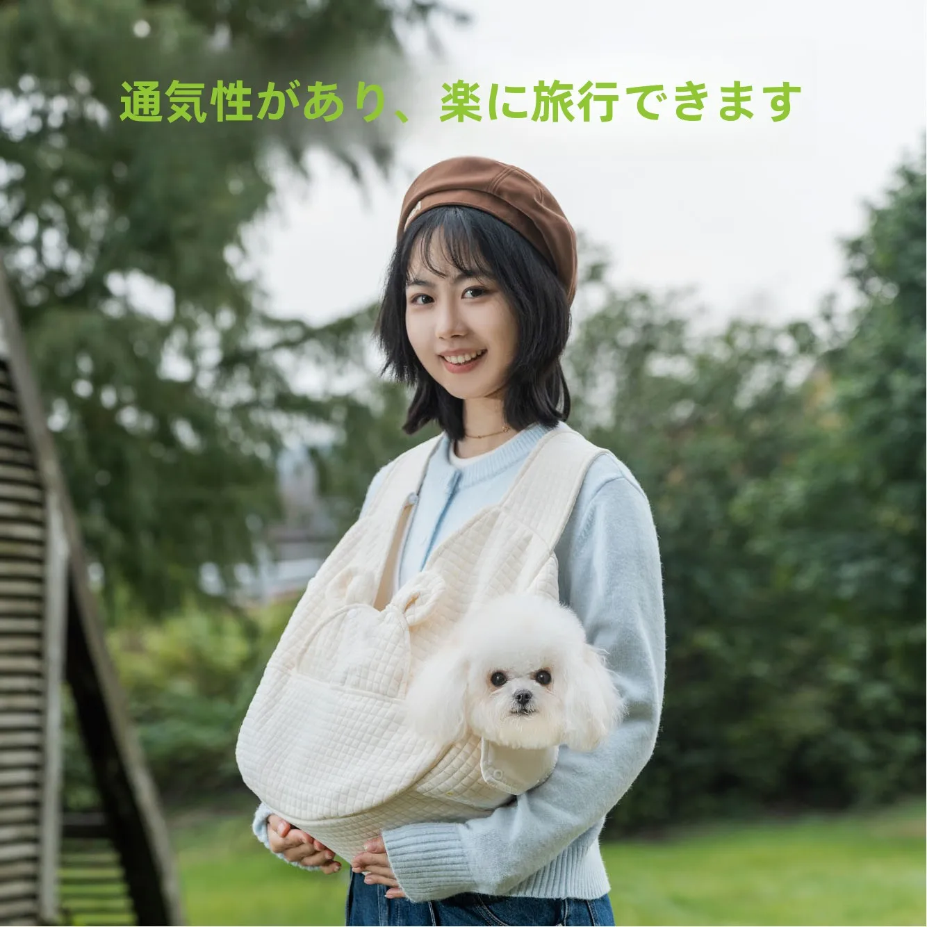 犬用通気性リュックサック：外出シーンでの小型犬対応と大容量設計の実用性