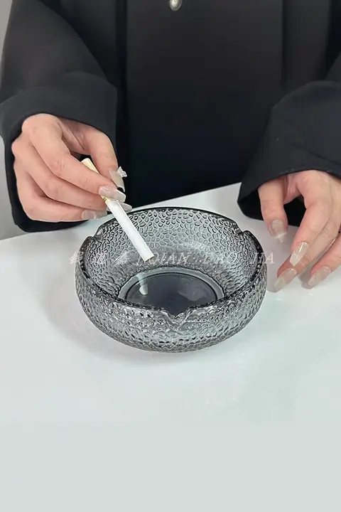 丸型ハンマーテクスチャーの灰皿【個性的・オフィスや家庭用・防灰飛び・上品なデザイン】