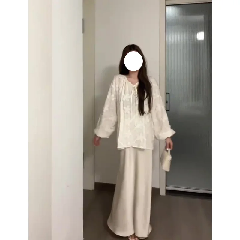 大人可愛い服 50代コーデ 完全ガイド｜ハイウエストサテンスカートの選び方とバランス術