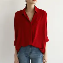 ヴィンテージスタイルのザクロレッドVネックシャツ【女性用・フィット・長袖】