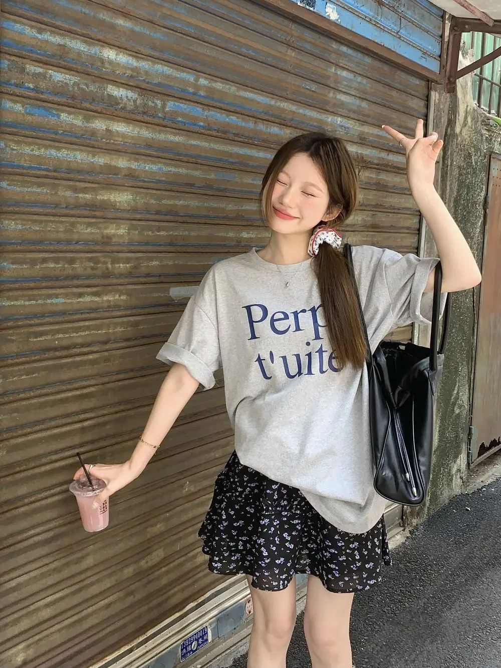 なぜ「tシャツ ジーンズ 女 ダサい」が今、女性のカジュアルファッションに注目されているのか？厳選3選