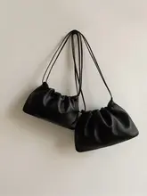 極上の柔らかさ！雲のようなデザインのシープスキン巾着バッグ【ショルダー・斜め掛け・シンプル】