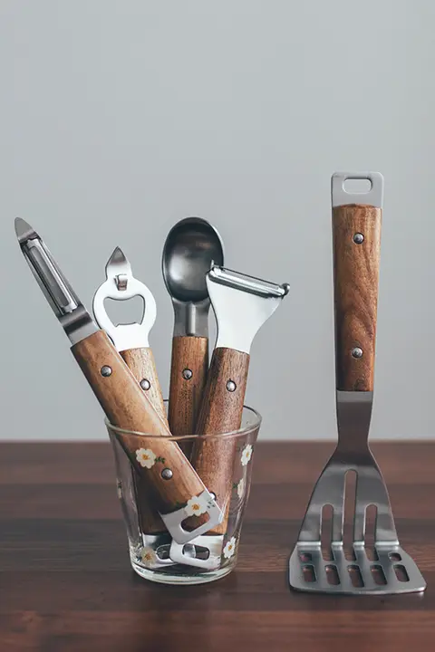 木柄ステンレスピーラー＆アイスクリームスプーン【ベビーフードマッシャー・ポテト潰し器・栓抜き機能付き】