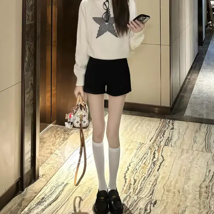 レディースブラックハイライズショートパンツ【Aライン・タイトフィット・春夏用】（セットアップ対応）